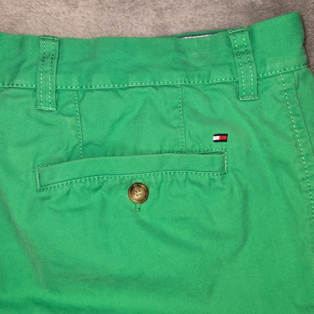 Tommy Hilfiger Mens Green Chino Shorts Size 34 Flat Front Cotton Twill Casual